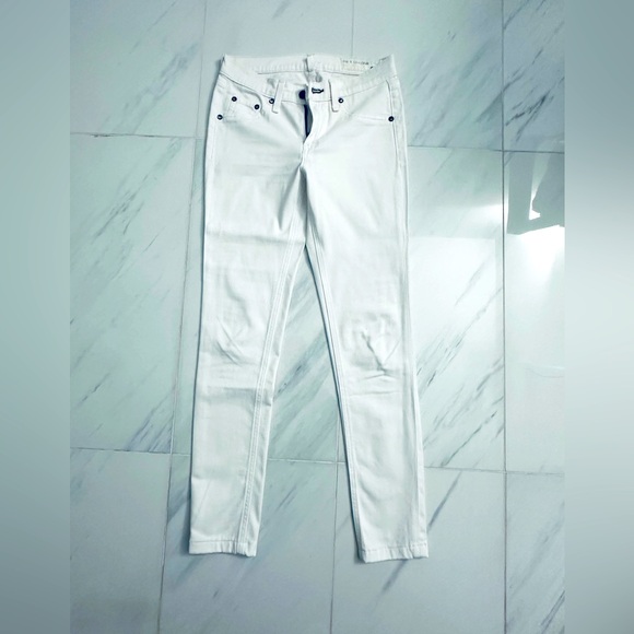 Rag & bone low waisted jeans. Stretchy material very comfortable. - Picture 1 of 3